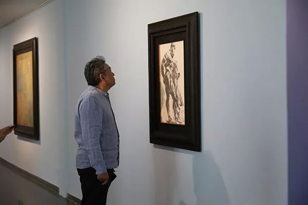 《力士》 纸本素描71x45cm 1977年赵大钧,1938年11月生于汉口,祖籍