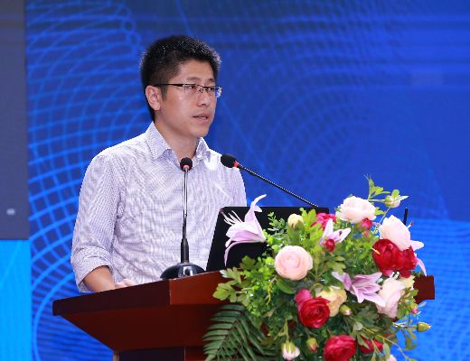 中国教育科学研究院党委书记殷长春,香港中联办教课部副部长刘建丰