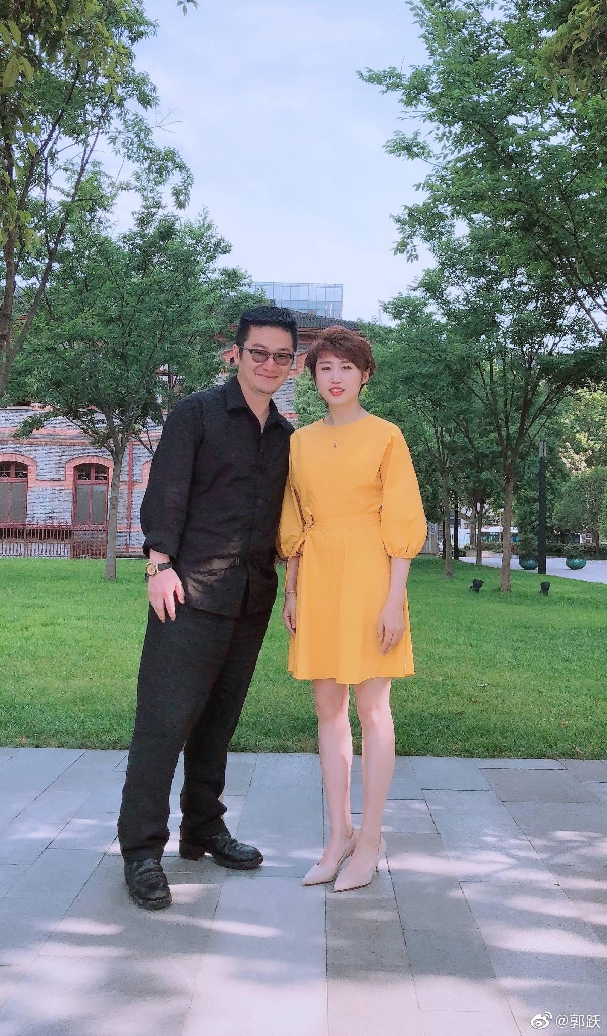 原创奥运冠军郭跃第2次穿裙子,美到认不出,31岁依然单身,住大别墅