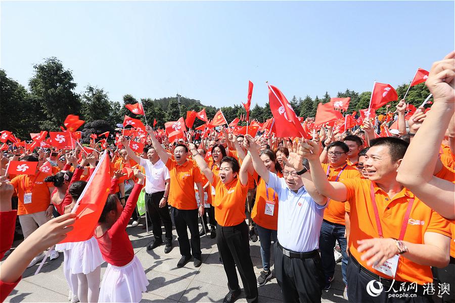 湘港同胞共唱《我和我的祖国》 献礼新中国成立70周年