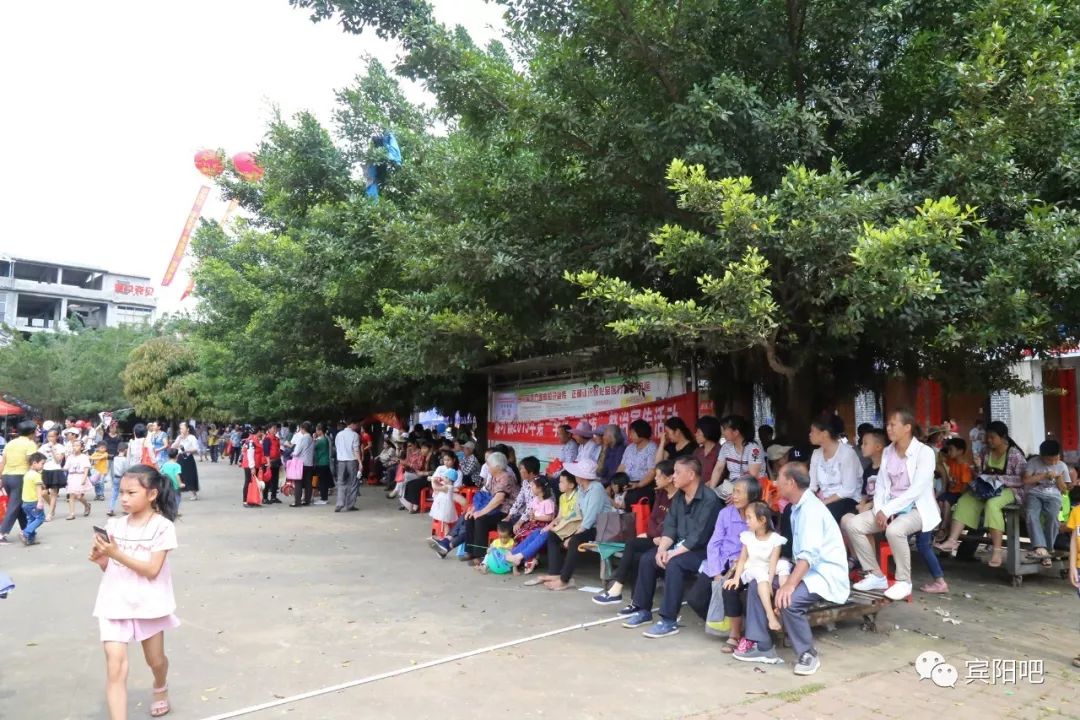 这个周末热闹无比宾阳四月初七胜利节四月初八圩逢节人山人海