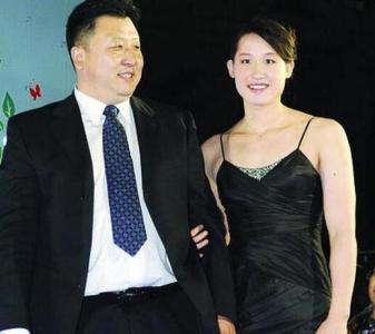 中国体坛四大忘年恋,张怡宁上榜,最大相差26岁,网友:是爱情吗_徐威