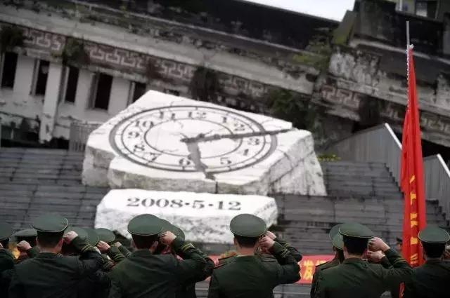 然而那天,他却没有出现上海东方医院的刘中民医生,是当天的火炬手之一