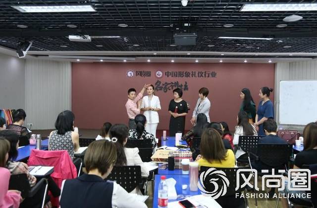 形象管理师的化妆与造型应该注意什么