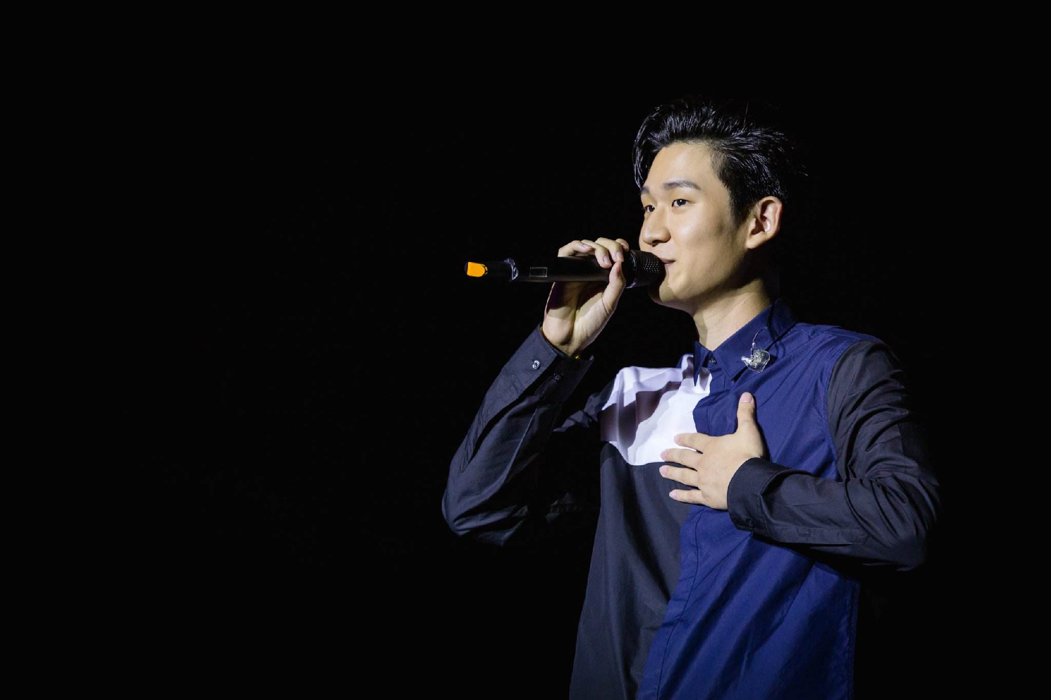 台湾唱跳男歌手图片