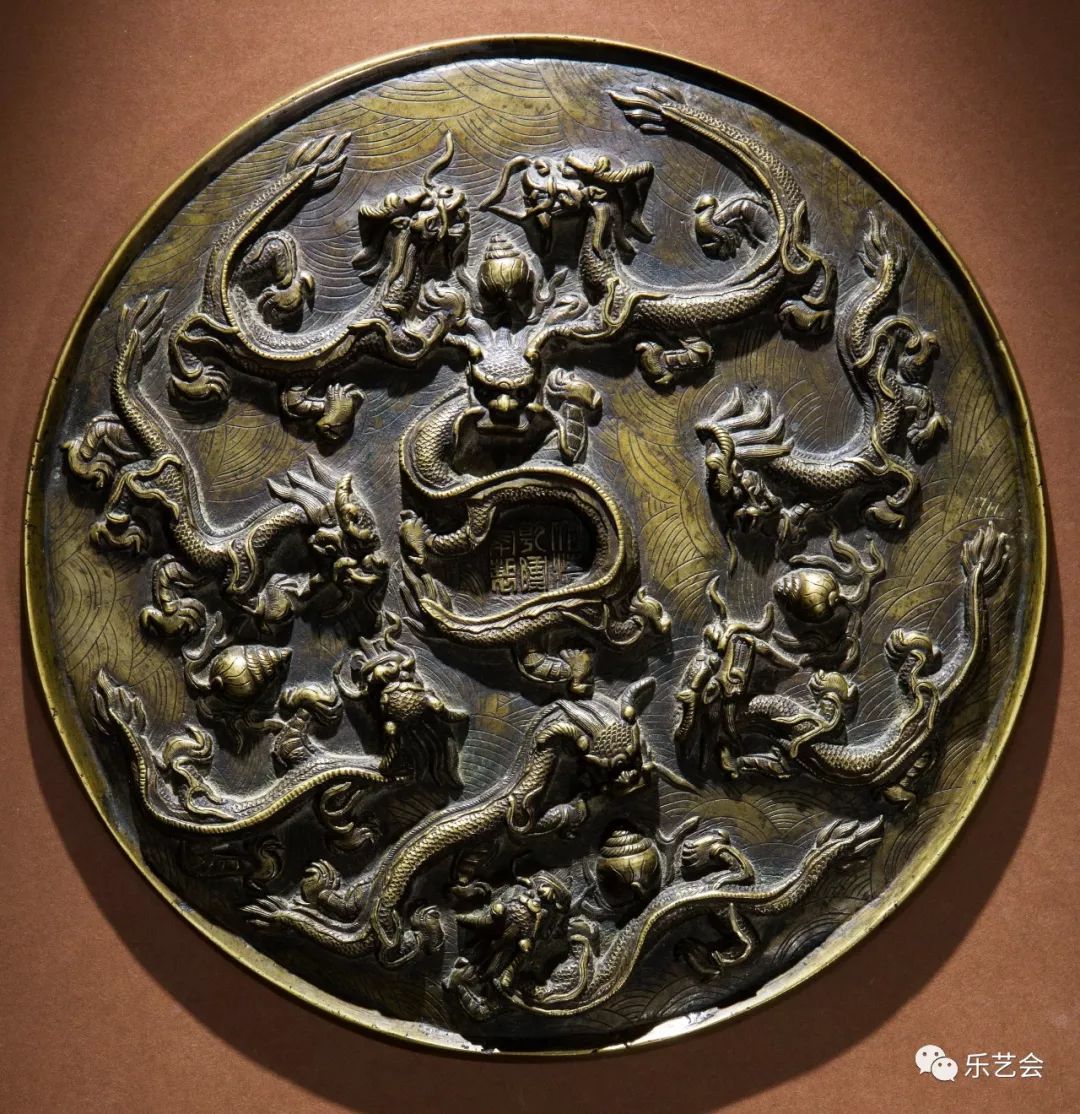 竹宣大型乾隆手雕龙纹镜艺术欣赏