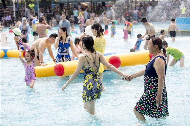 很多人以为她们会上酒楼嘬一顿,或者晚上去跳广场舞.