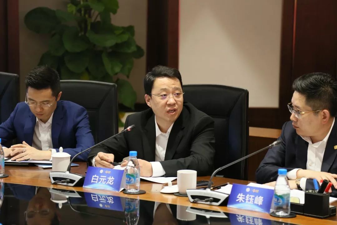 南京卫岗乳业董事长白元龙,江苏远航新材料集团总裁周林峰,双良集团
