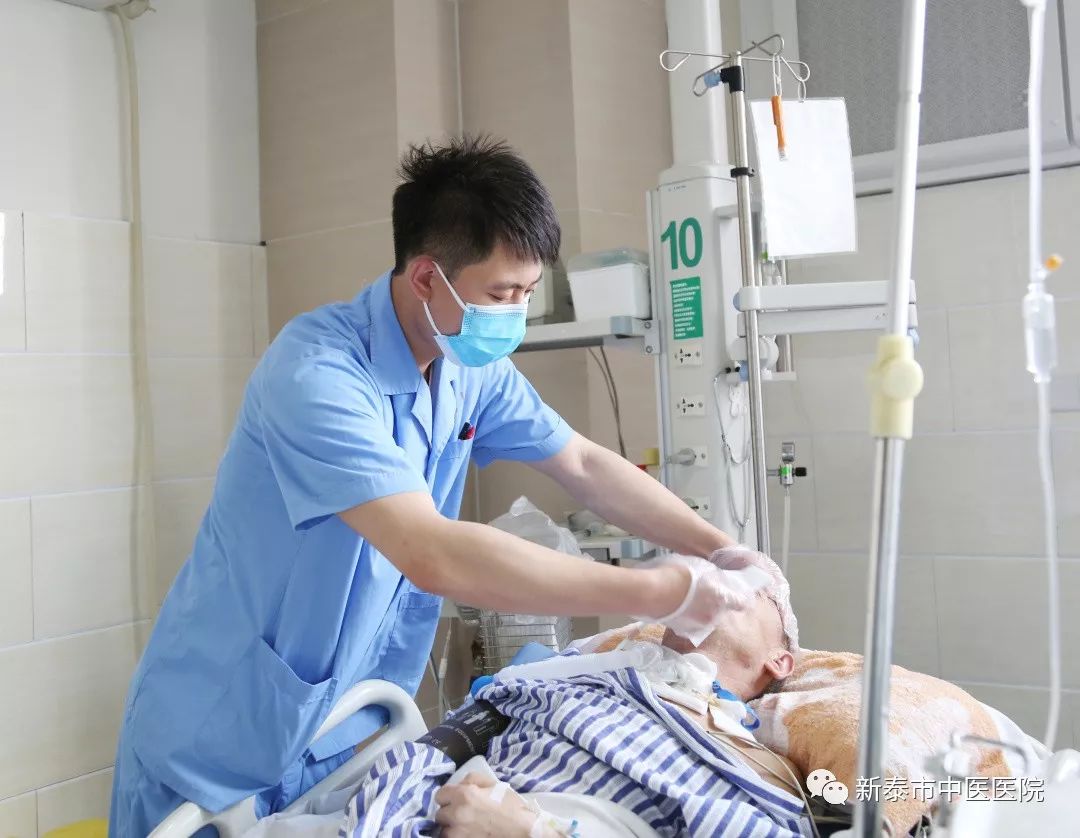 护士节走近新泰市中医医院13位男护士看看他们的精彩