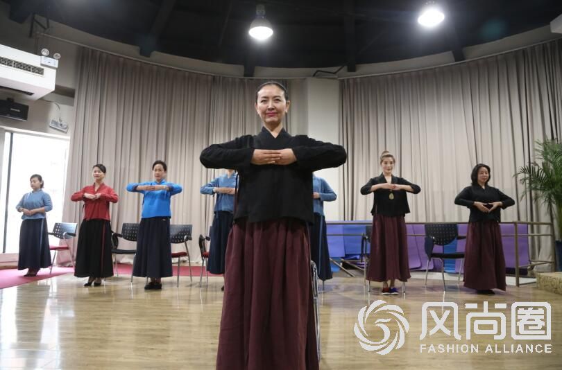风尚圈形体训练第三天：越优秀的女人越爱学习