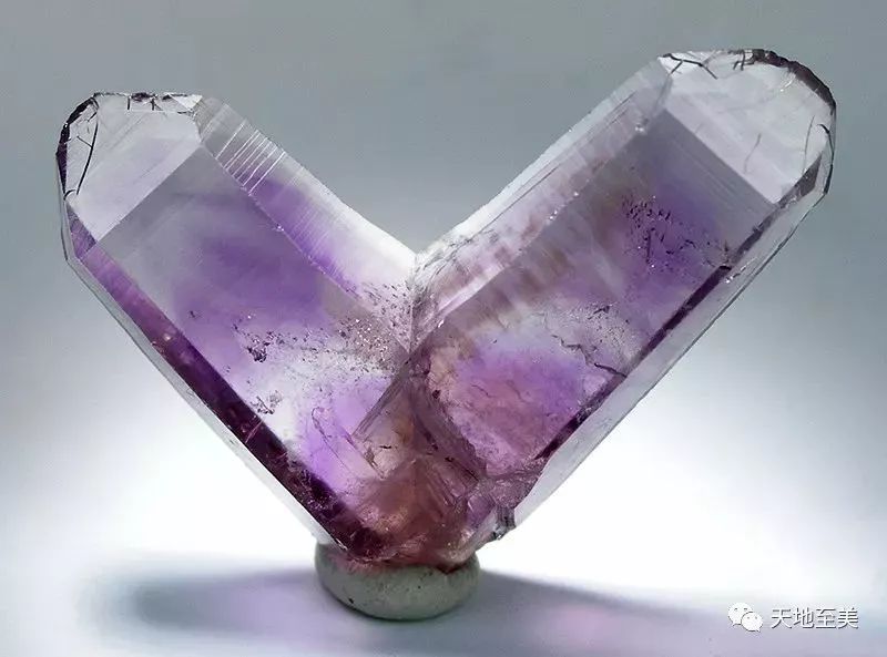 紫水晶(巴西律双晶)骸骨紫水晶双晶(日本律)骸骨紫水晶双晶(日本律)