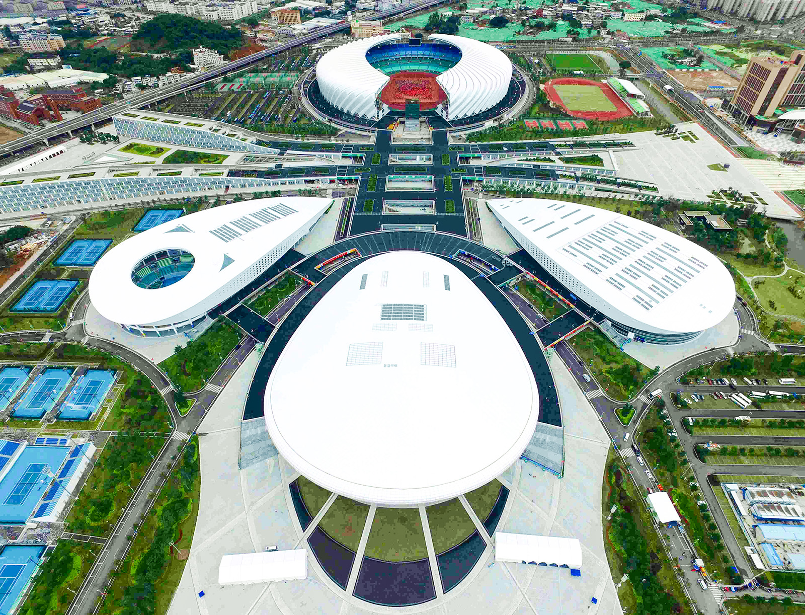 航拍福州海峡奥体中心,猜猜外形像什么?