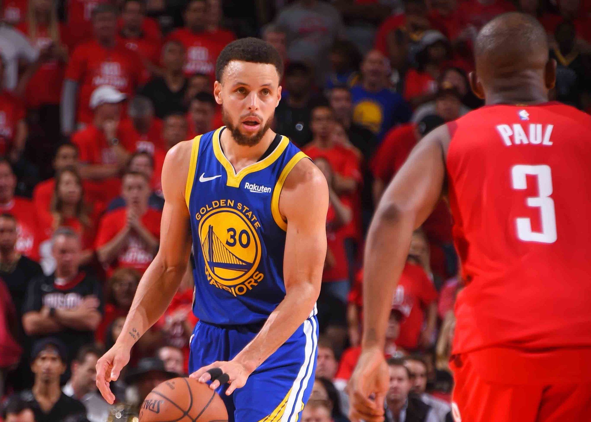 库里赛后的嘲讽,绝非无的放矢,保罗出面辟谣拒不认账_球场