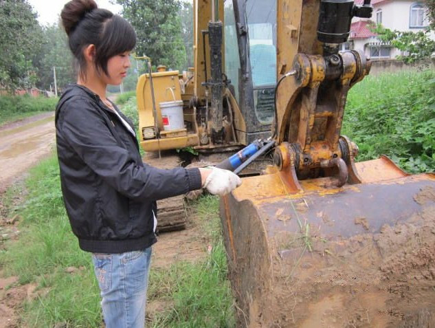 女孩子学挖掘机有前途吗