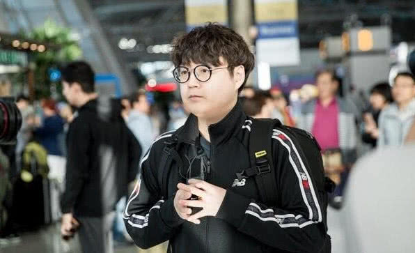 jackey谈为何在对阵skt时拿出德莱文觉得天色已晚想早点下班