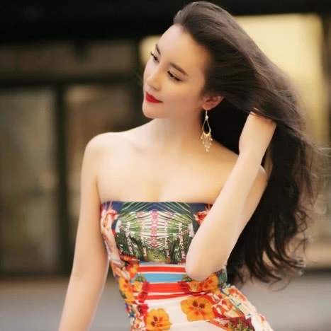 《我的团长我的团》10年后陈小醉变了,昔日清纯女孩今变网红脸_袁菲