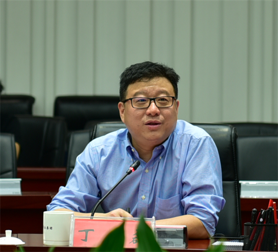 钉钉陌陌探探停更动态1个月;比特币近八个月来首次突破7000美元._丁磊