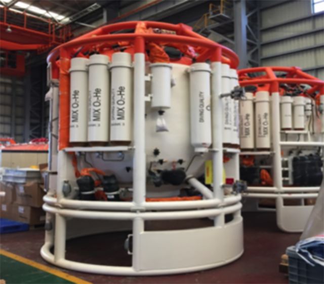 潜水钟外部应急气瓶,数量通常在7-10只.