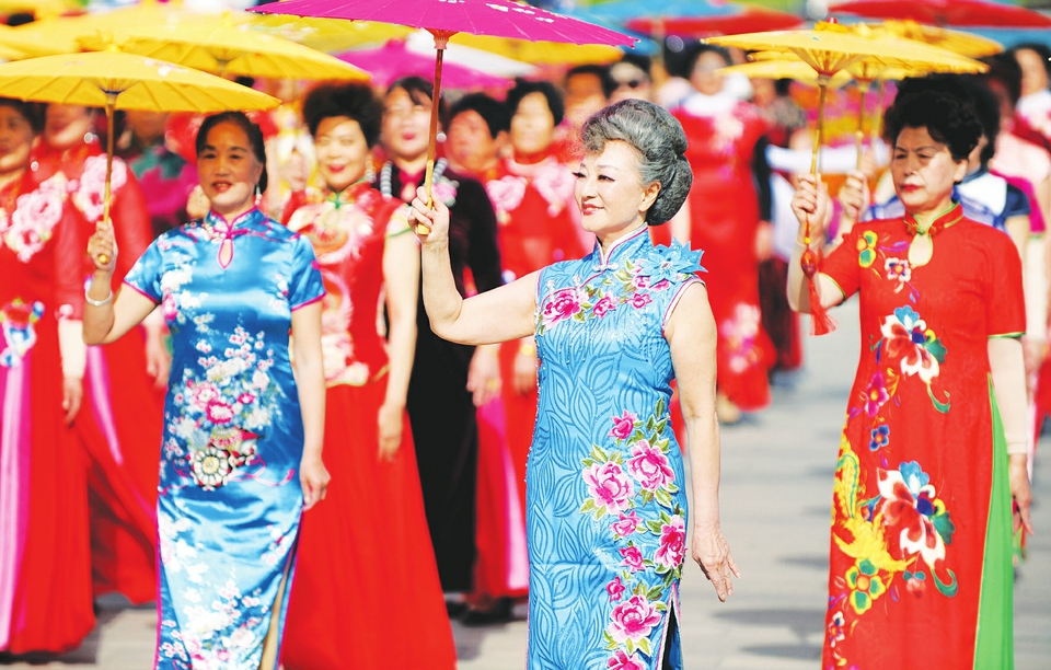 白发的婆婆,挺起那腰板也像十七八—"人说山西好风光"大型音乐旗袍秀