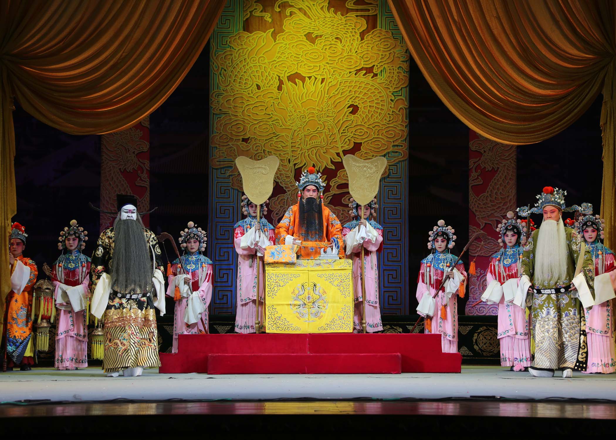 上党落子《穆桂英挂帅》在潞州剧院表演整场演出叫好声不断