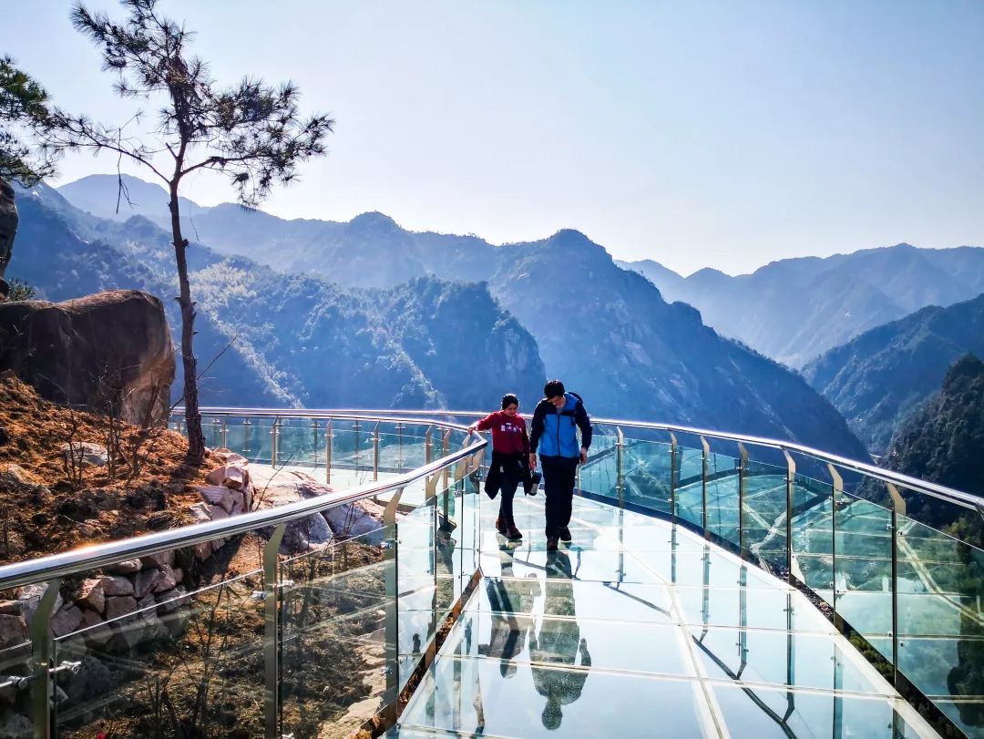 義烏邊上這座高空玻璃橋,橫跨兩座山峰,你敢挑戰嗎?