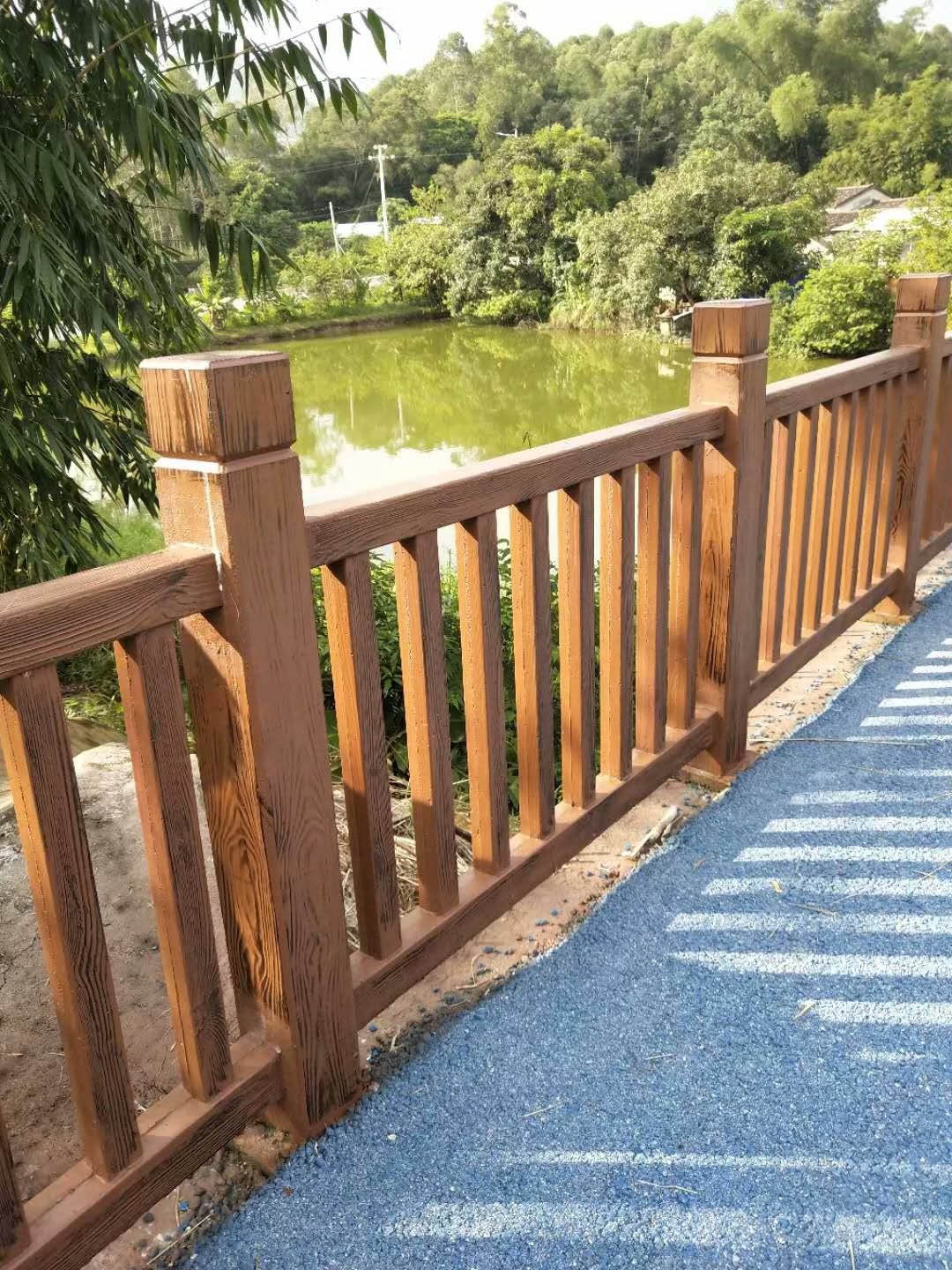江西仿石栏杆新农村景区建设点有:南昌市政河岸河提景观仿木护栏,九江