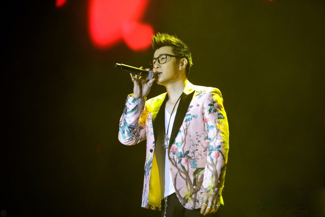 回忆杀!许绍洋再唱薰衣草 还是当年最帅的季晴川