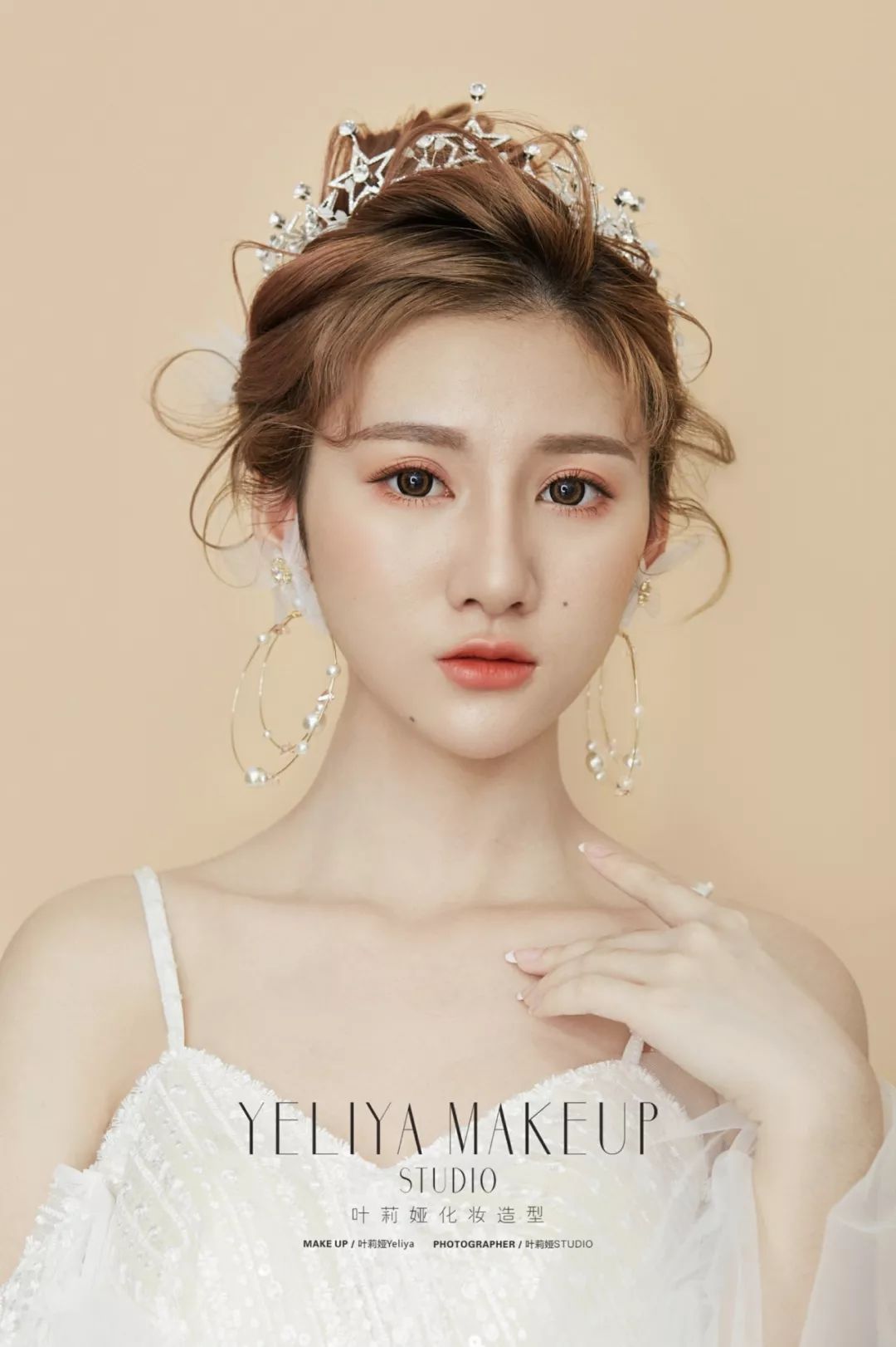 气质百搭的皇冠钻饰新娘造型美爆了