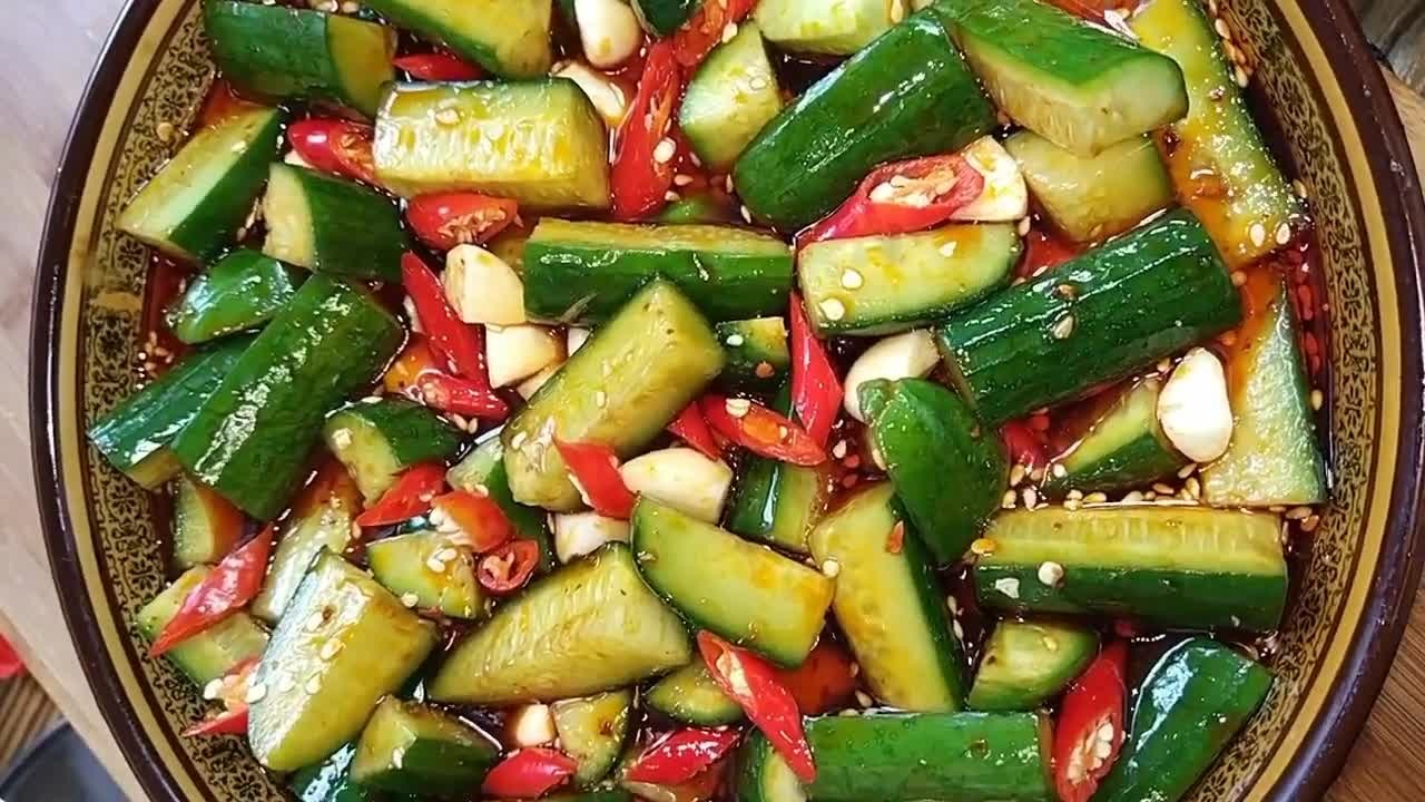 原创酸辣黄瓜,酸辣爽口入味,酱香浓郁风味独特,备受大家追捧的咸菜