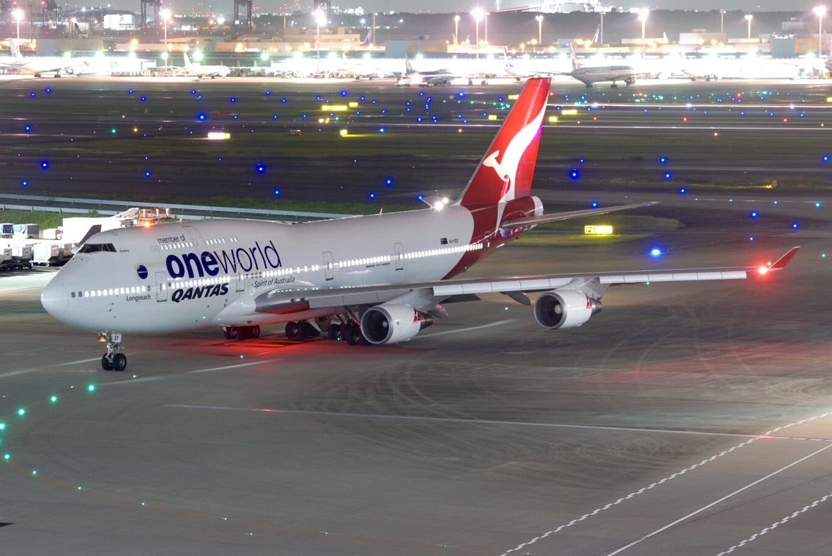 澳洲航空(qantas airways)一架波音客机在前一天的跨国飞行途中