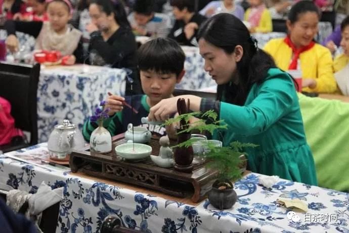 中國式母親節—跪拜叩謝,敬茶謝恩.