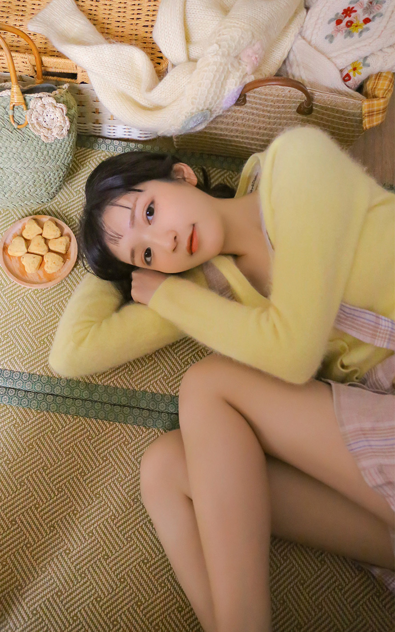 暖冬居家萌妹子慵懒写真图片手机壁纸