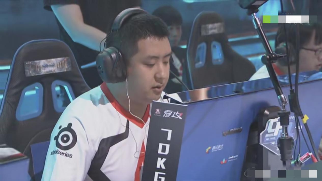 穿越火线传奇狙神70kg复出征战cfpl手感火热连解说都为之赞叹