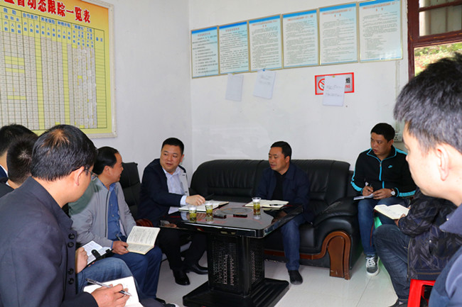 县委常委,县纪委书记,县监委主任袁靓到龙场,寨乐调研脱贫攻坚等工作