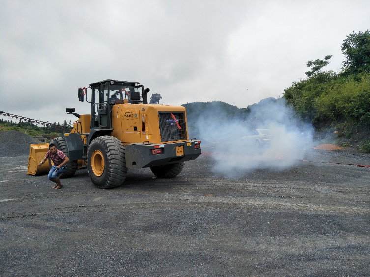 逢山开路重载当道任重而道远之龙工装载机重载型系列