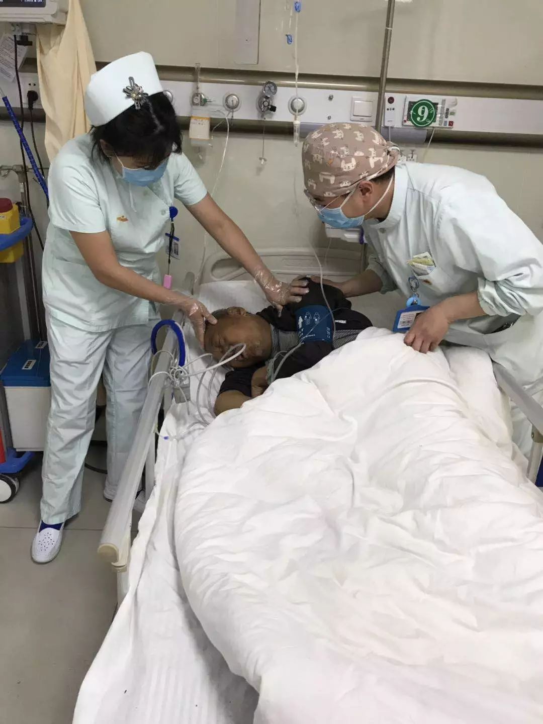 全太原急寻家属你家老人在山大二院急诊科病情极其危重