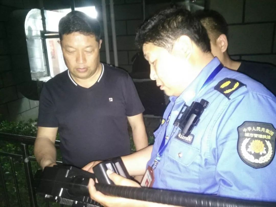 城管动态鹿邑县城管局长孙永健带队开展大气污染防治和创卫夜查行动