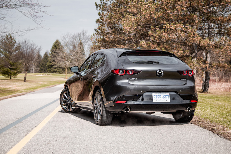 马自达3gt中控屏幕看着小气内饰跟a3差不多25升发动机是亮点