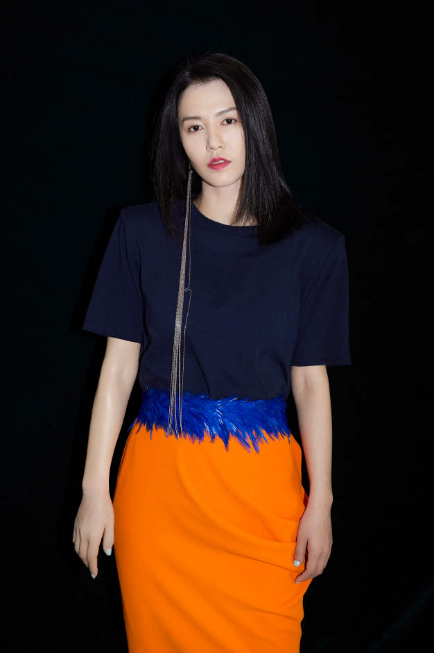 谭维维一曲山高路远致敬拼搏精神动人演绎感染全场