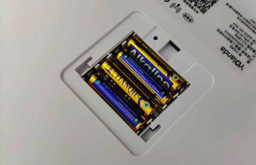 这里需要注意安装的时候电池的正负极要正确