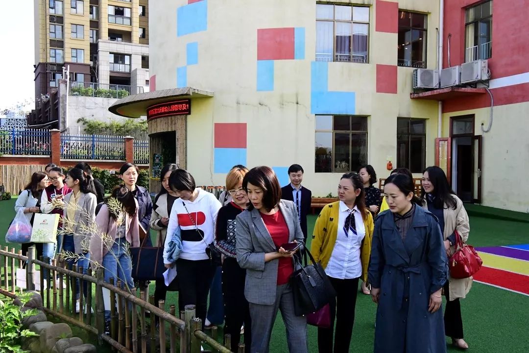 重慶渝北慶齡幼兒園與我縣中和幼兒園開展教學聯動教研活動,把結對