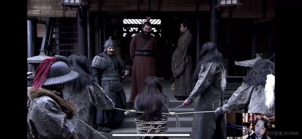 曹操在决定是否处死吕布时身旁分明站着郭嘉为何偏要问刘备真是老奸巨