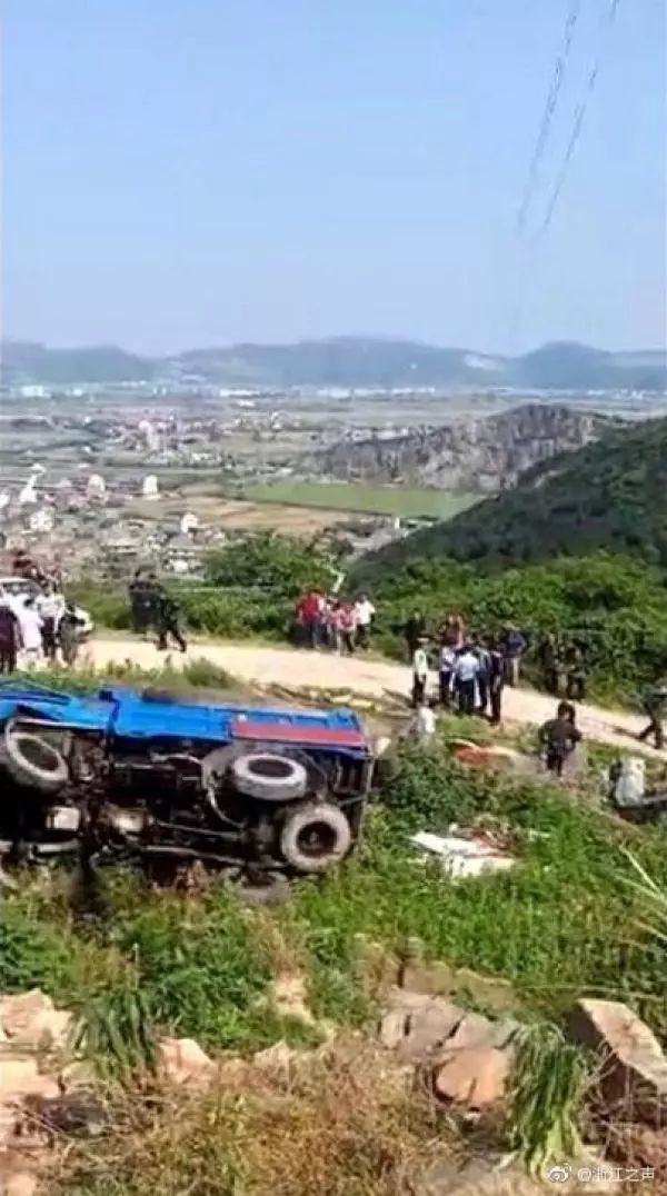 浙江温岭翻车事故已致12死11伤,"救援人员说车上都是老人"
