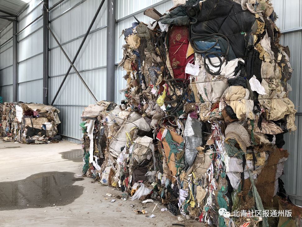 实拍通州永顺现巨型神兽一天吞下400吨废旧物吐出的全是宝贝