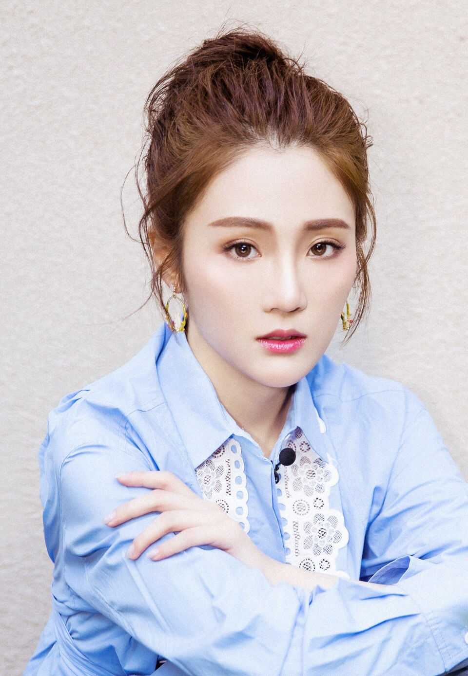 她是张凯丽的女儿,却凭借自己的实力扎根娱乐圈——张可盈