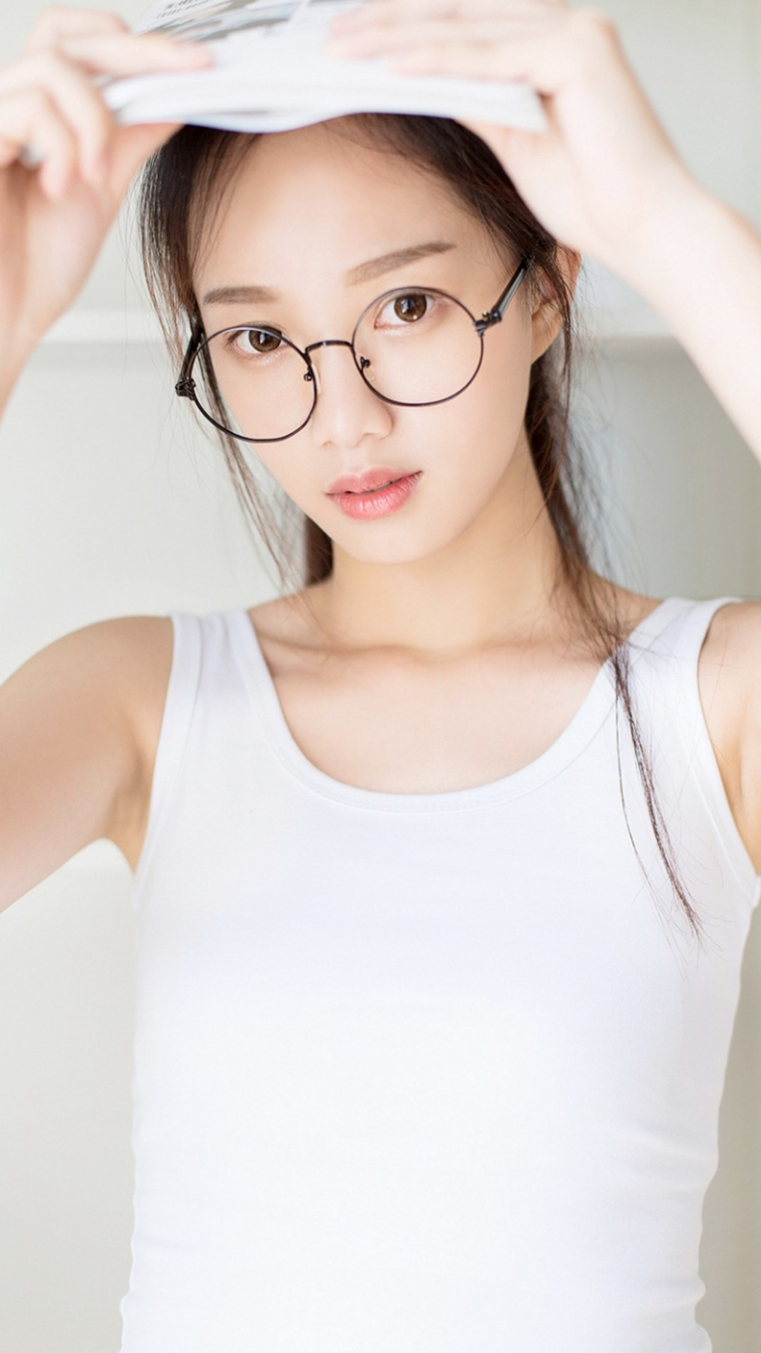 清纯眼镜美女萝莉迷人写真图片手机壁纸