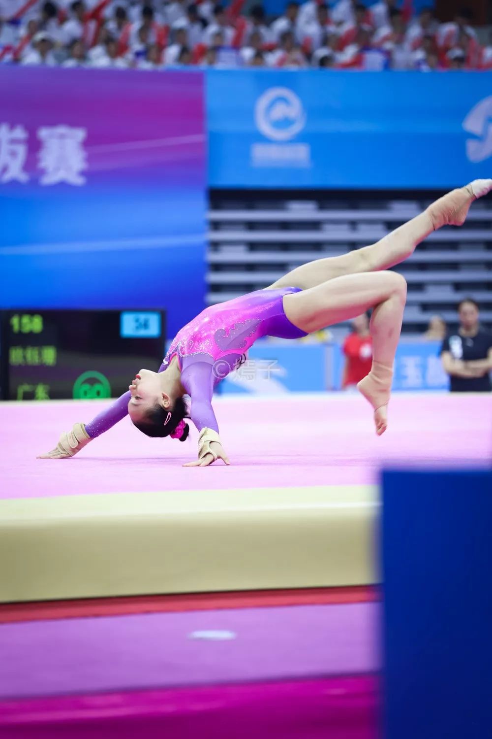 刘津茹跳马三连冠 刘婷婷收获第五金