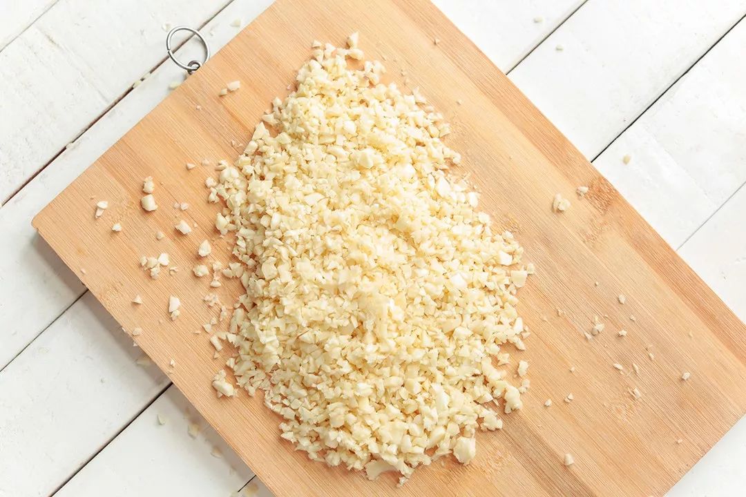 漳州人厨房的万能调料——蒜头酥_蒜末