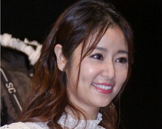 43岁林心如现身否认怀孕却被她的鼻子吓到网友像匹诺曹