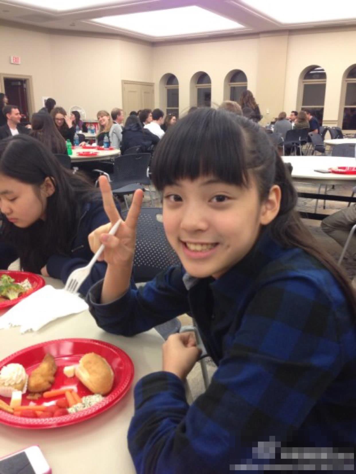 原创欧阳娜娜才是女大十八变小时候虽然可爱却鼻子太塌还胖